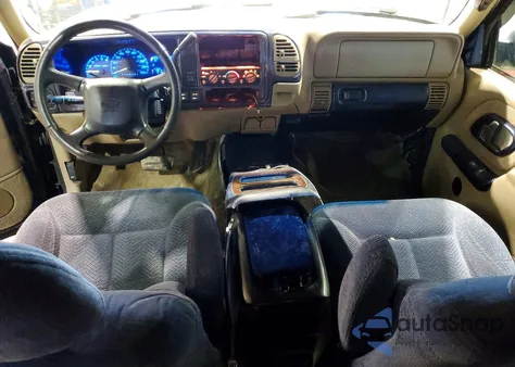 2000 Chevrolet Tahoe K1500 из США, поврежденный, VIN 1GNEK13R9YR172185